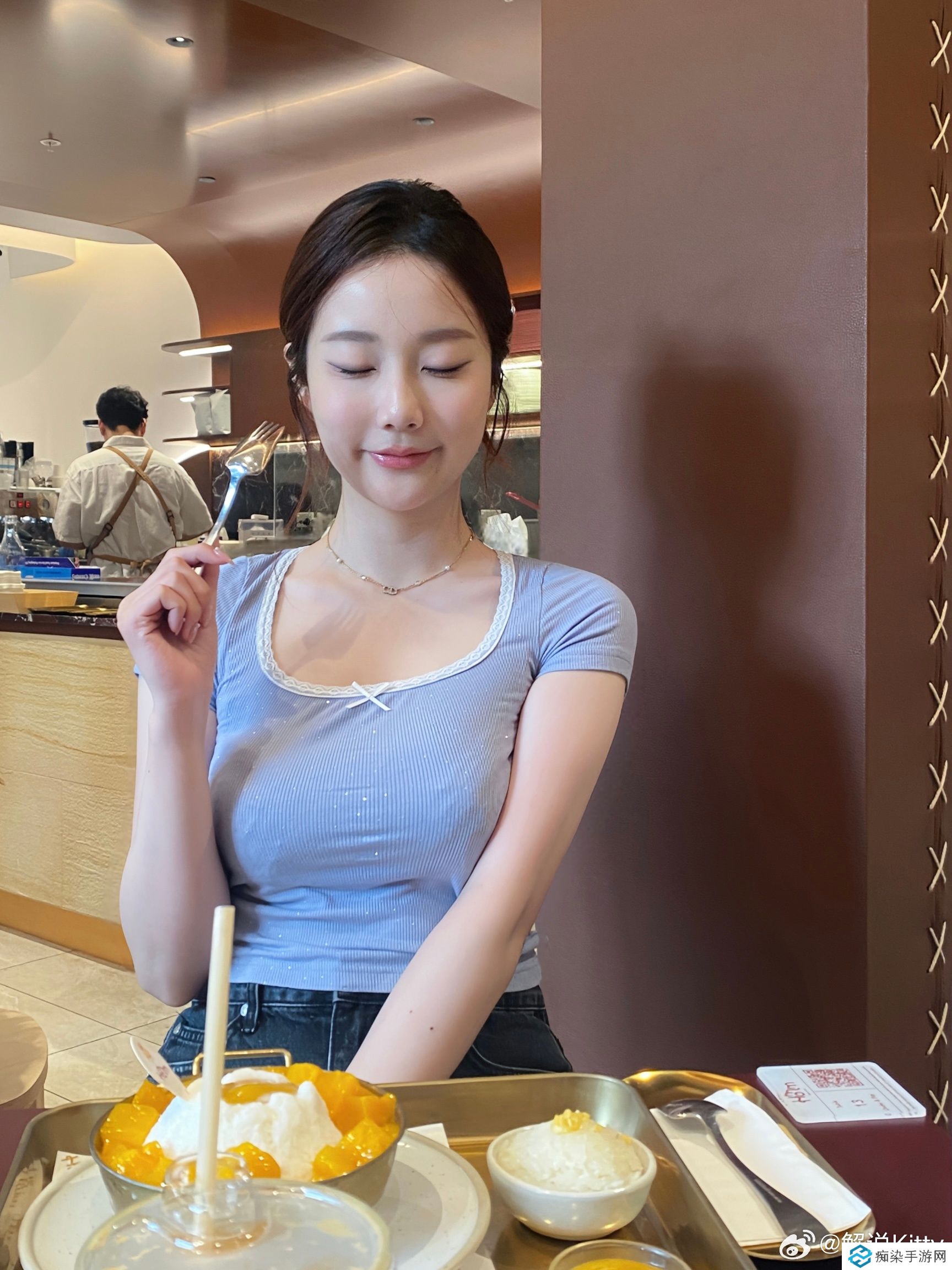 扎着头发差点没认出来！前LPL英文流解说Kitty晒照：芒果冰沙~